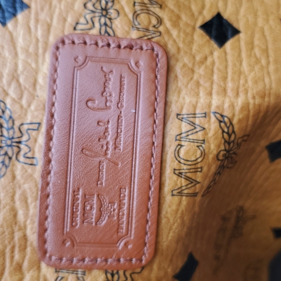 💥💥SOLD💥💥MCM TOTE BAG - Picture 6 of 16